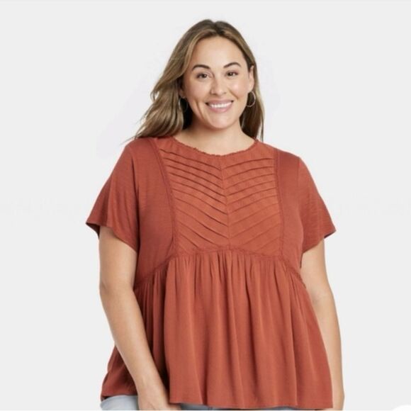 Plus size Rayon top with cute keyhole back - Picture 1 of 8